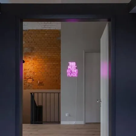 Phoenix Loft 6 High Speed Wifi Netflix